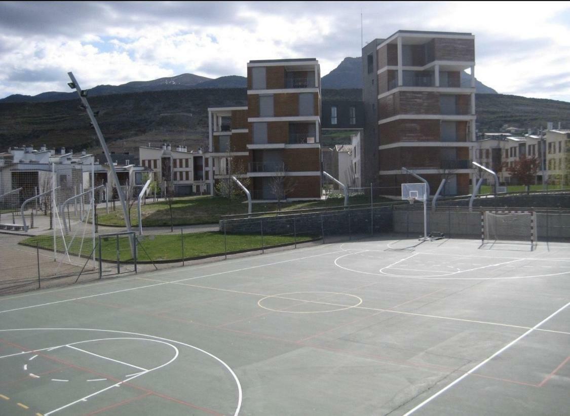 شقة Deluxe Pirineos Sabiñánigo المظهر الخارجي الصورة
